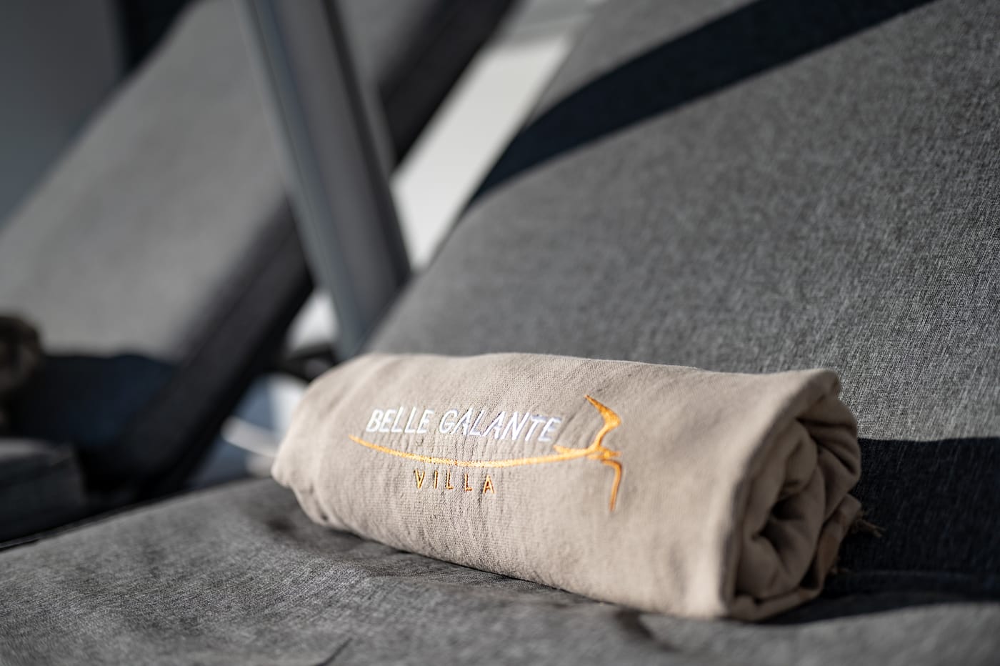 Serviette brodée au nom de la villa